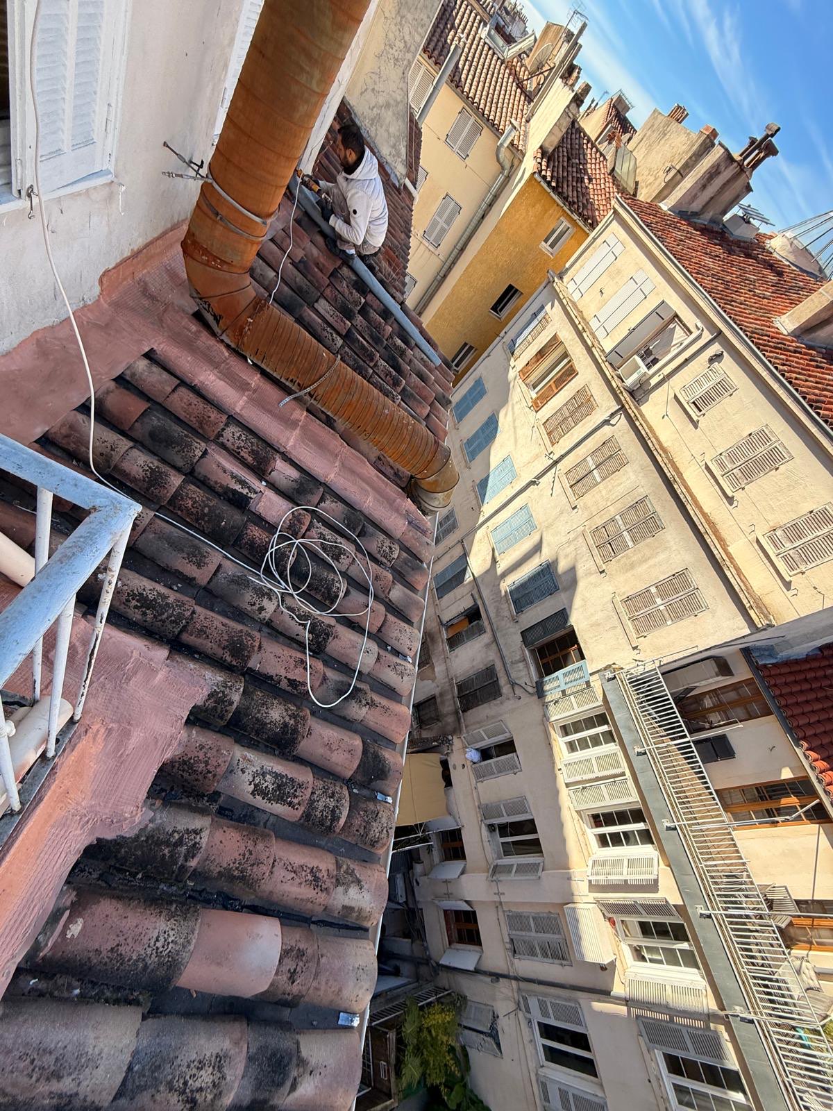 Réparation toiture en centre-ville de Marseille